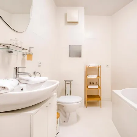Aparthotel Anmut By Revelton